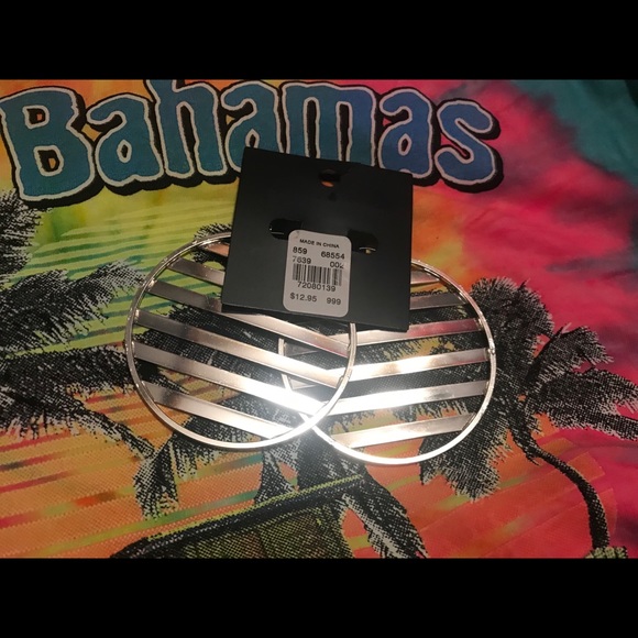 NY & Co silver fashion earrings - Picture 2 of 3